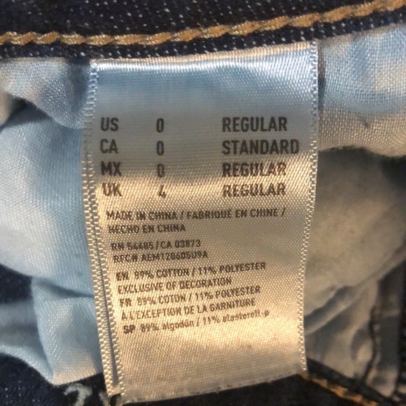American Eagle Dark Wash Distressed Button Fly Tomgirl Jeans Size 0 - Picture 4 of 9